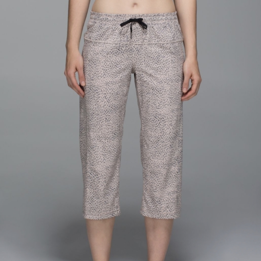 Lululemon Step Lively Crop Dottie Dash Pants Size 8